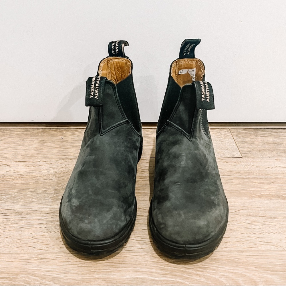 Blundstone 587 Rustic Black 7.5 Women’s/ 5.5 Men’s